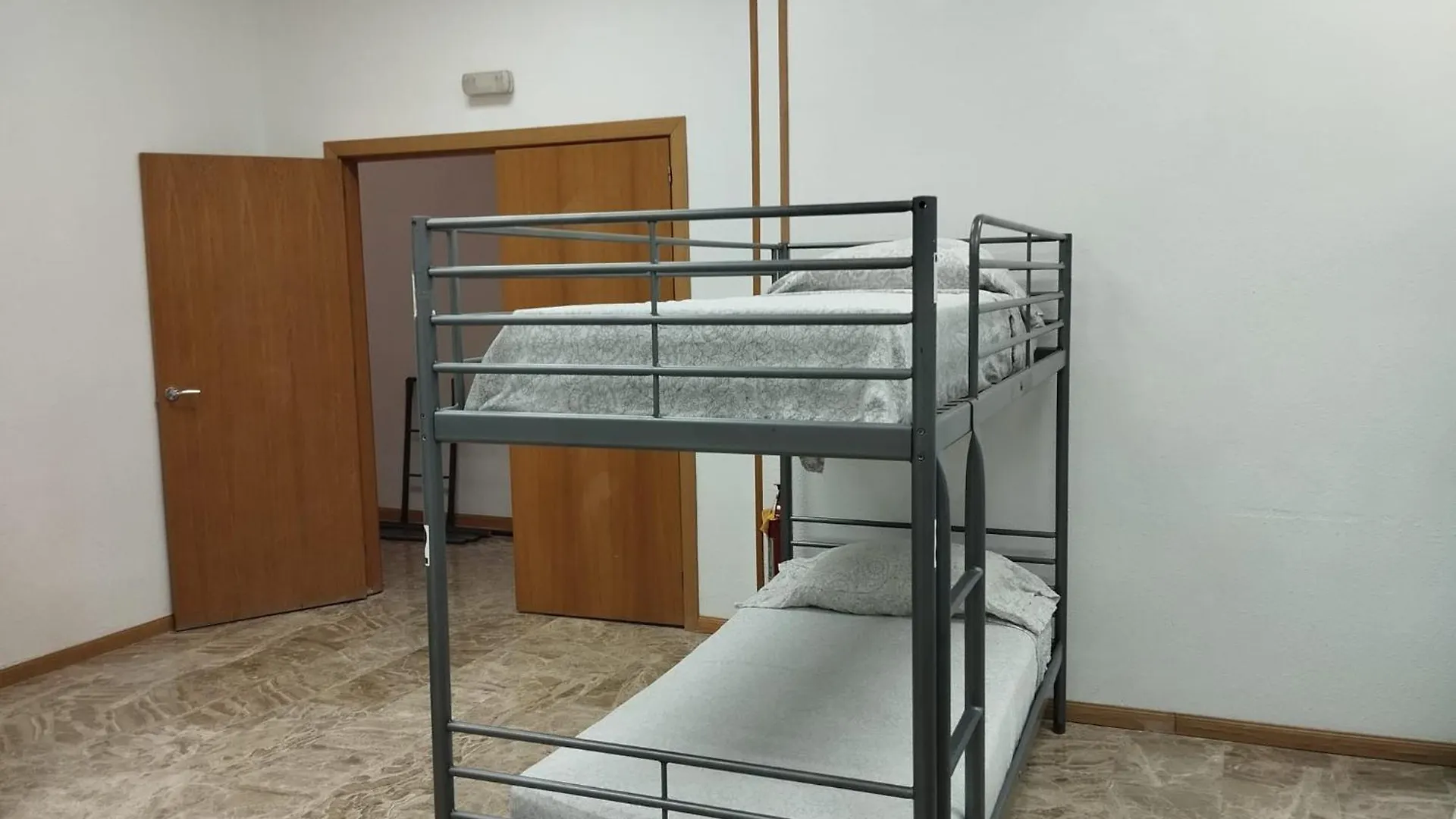 Hostel M Torres مدريد إسبانيا